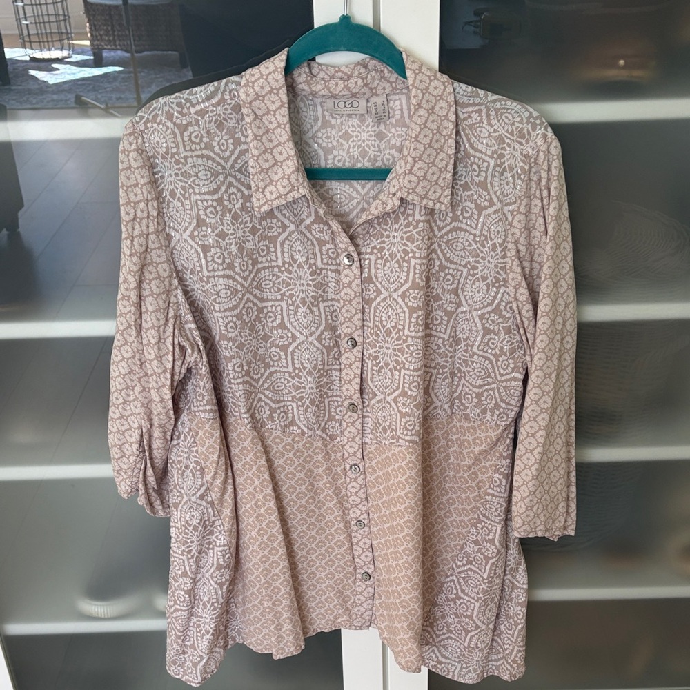 LOGO by Lori Goldstein Taupe Geometric Button Down Blouse L
